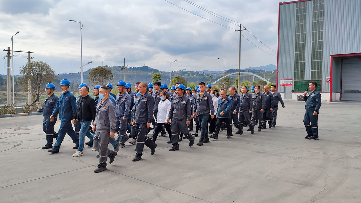 122cc太阳集成游戏新材召开军事化治理启动仪式