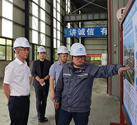 市经济和信息化局与有色科技集团一行到122cc太阳集成游戏新材考察调研